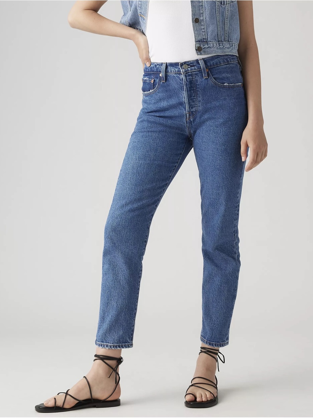 Levi’s 501 Classic High-Rise Straight Jeans in Medium Blue